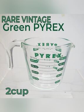 Rare 1970s Vintage Pyrex Measuring Cup w/Green Markings 2 Cup Open Handle